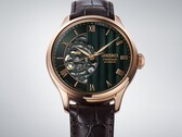 Seiko Presage HCB007 modelinin yeşil kadranının yakın çekimi; kadranın dokulu geometrik deseni, Roma rakamlı saat işaretleri ve açıkta kalan mekanik mekanizması görülmektedir.