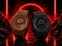 Casio G-Shock GMA-P2110B-1A ve G-Shock GMA-P2110B-5A (sağdan sola)