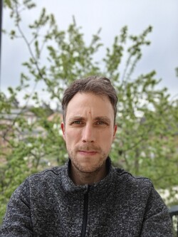 OnePlus 15T ön kamera ile selfie