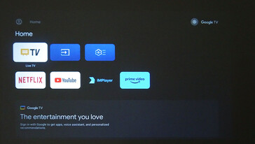 TCL C1, Google TV'de oturum açılmadığında kullanımı kolay bir ana menüye sahiptir. Yalnızca üç akış uygulaması ve bir yerel medya oynatıcı yüklüdür. (Resim kaynağı: Notebookcheck)