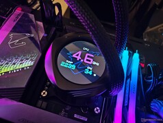 Aorus Waterforce X II 360: Pompa LCD ekranı