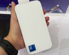 Sixunited WB81-H02 pasif soğutmalı olabilir. Resimde: bir elin tuttuğu mini PC.