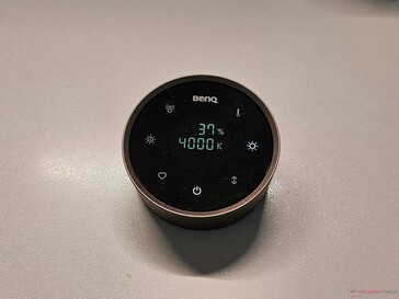 Kontrol cihazı, BenQ SmartBar Halo 2’nin kullanımını kolaylaştırır.