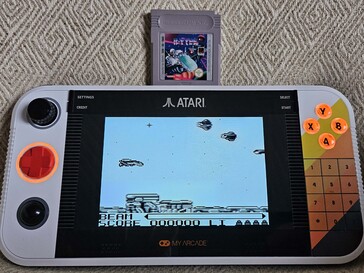 GameBoy oyunu R-Type sorunsuz çalışıyor (Görsel kaynağı: Marc Zander, Notebookcheck)