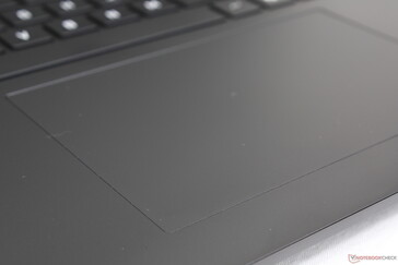 Sığ hareket alanına sahip geniş tıklama yüzeyi