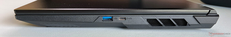 Sağ tarafta: USB-A 3.2 Gen.2 (10 GBit/sn), USB-C 3.2 Gen.2 (10 GBit/sn, DisplayPort 2.1, Power Delivery)
