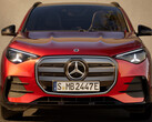 Yeni Mercedes GLA, 800 volt teknolojisine sahip bir elektrikli araç olarak piyasaya sürülüyor; ancak 400 voltluk hızlı şarj istasyonlarında şarj etmek için isteğe bağlı bir DC güç yükseltici gerekiyor.