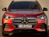 Yeni Mercedes GLA, 800 volt teknolojisine sahip bir elektrikli araç olarak piyasaya sürülüyor; ancak 400 voltluk hızlı şarj istasyonlarında şarj etmek için isteğe bağlı bir DC güç yükseltici gerekiyor.