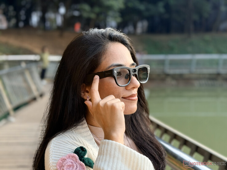 AR gözlüklerinin yandan görünümü