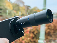 Vivo X300 Pro'nun telekonvertörü kamera muhafazasından uzağa uzanıyor. (Resim kaynağı: Notebookcheck)