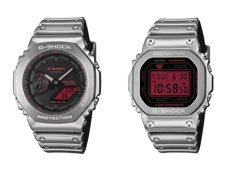 Casio G-Shock GM-2100YRA-8A (solda) ve GM-5600YRA-8 (sağda) saatler