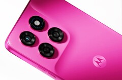 Burada görülen Moto G47'ye yakında daha büyük bataryalı bir kardeş model eklenecek.