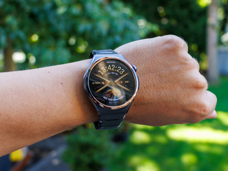Huawei Watch 6 Pro dış mekânda