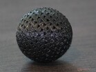 TPU baskı çalışması; top 30 mm çapında ve üçgen kenarları 3 mm ölçüsündedir