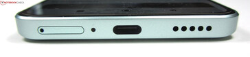 alt kısım: Çift SIM yuvası, mikrofon, USB-C 2.0, hoparlör