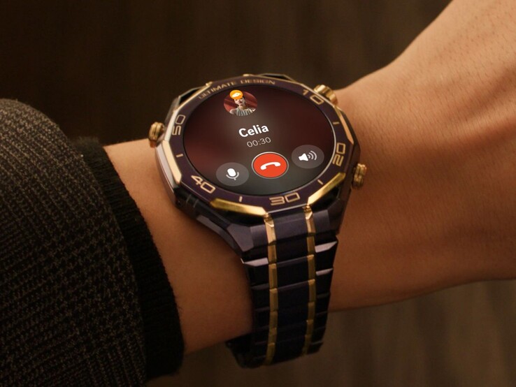 Huawei Watch Ultimate Design Royal Gold akıllı saat. (Resim kaynağı: Huawei)