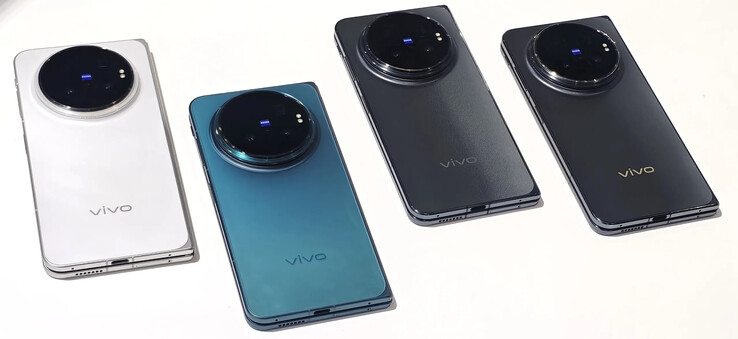 Vivo X Fold6, piyasaya sürüldüğü dört renk seçeneğiyle.