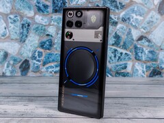 RedMagic 11 Pro’nun (resimde görülen) halefi, daha büyük bir pil kapasitesine sahip olabilir.