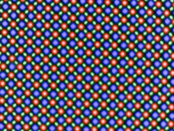 OLED ekran, her biri bir kırmızı, bir mavi ve bir yeşil ışık yayan diyottan oluşan bir RG/BG alt piksel matrisine dayanmaktadır
