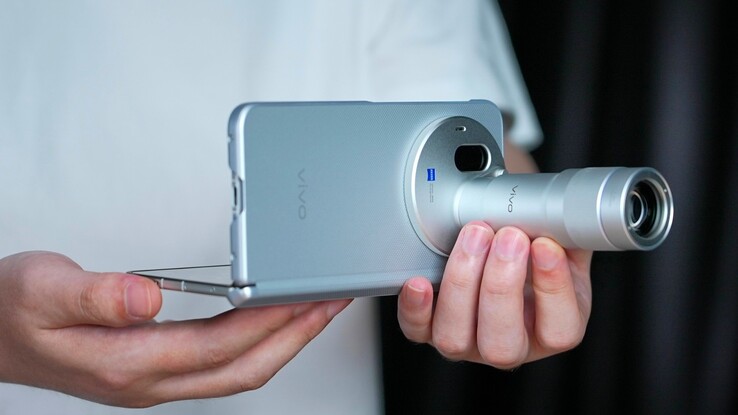 Vivo X Fold6, Vivo Zeiss Telephoto Extender Gen 2 ile uyumludur.