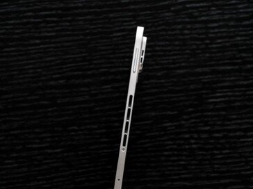 Üst düzey oyun tabletinin kalınlığının sadece 5,74 mm civarında olduğu söyleniyor.
