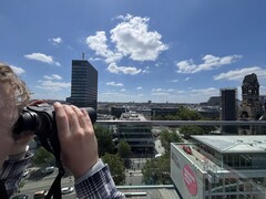 Birkaç hafta önce Berlin’de düzenlenen ön gösterim etkinliğinde sergilenen dürbünler