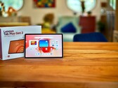 Lenovo Tab Plus Gen 2 sadece şık görünmekle kalmaz, aynı zamanda çok uzun ömürlüdür.