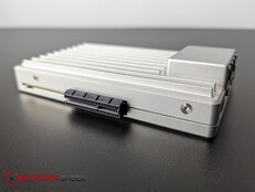 Yan: PCIe 3.0 x 4