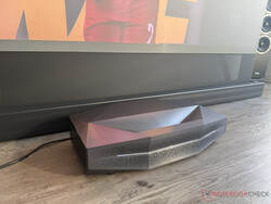 Aetherion Max, 100 inç için ekran muhafazasına yalnızca birkaç santimetre mesafe gerektirir.