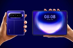 Huawei Pura X Max alışılmadık derecede geniş bir ekran formatına sahiptir.