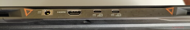 Arka kısım: DC-In, HDMI, USB-C 4 (PD dahil), USB-C 3.1 Gen2 (PD dahil)