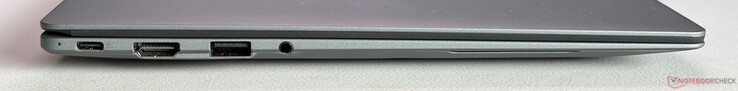 Sol: Thunderbolt 4 destekli USB-C 4.0 (40 Gbps, DisplayPort 1.4, Power Delivery 3.0), HDMI 2.1, USB-A 3.2 Gen 2 (10 Gbps), 3.5 mm stereo jak