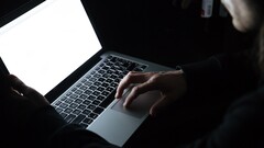 UNC6692, BT yardım masası personelini taklit etmek ve özel bir kötü amaçlı yazılım paketi sunmak için Microsoft Teams'in harici işbirliği özelliklerinden yararlanıyor.