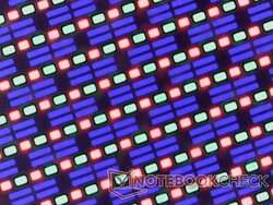 Grenlilik sorunu olmayan net RGB alt pikselleri. Windows VRR 30 Hz'e kadar desteklenir