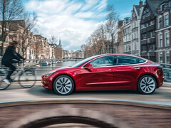 Tesla FSD Amsterdam'da iş başında.