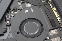 XPS 16, daha fazla güç gerektirmesine ve daha yüksek sesle çalışmasına rağmen Core Ultra X7 ile yapılandırıldığında gerçekten parlıyor