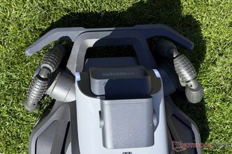 Eğimli ön tekerlekler Airseekers Tron için hayatı gereksiz yere zorlaştırıyor.