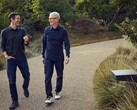 Apple CEO'su Tim Cook ve halefi John Ternus.