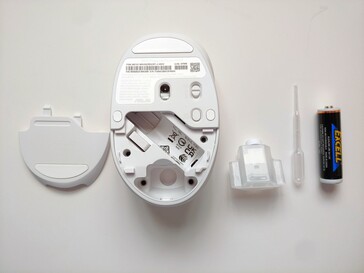 Farenin pil bölmesinin içinde bir koku şişesi (Resim kaynağı: Notebookcheck)