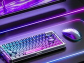 Lenovo Legion Y7MG oyun faresi, klavye, monitör ve RGB masa arka aydınlatmasıyla birlikte gösterilmiştir.