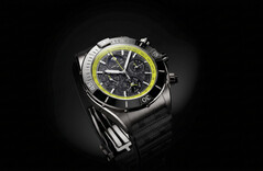 Karbon fiber kadranlı, limon yeşili takimetrik skalalı ve koyu renk kasalı Breitling Super Chronomat B19 44 Perpetual Calendar Chronograph.