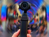 Insta360 Luna Pro tek bir kameraya sahip olacaktır (Insta360 Luna Ultra'nın düzenlenmiş görüntüsü).