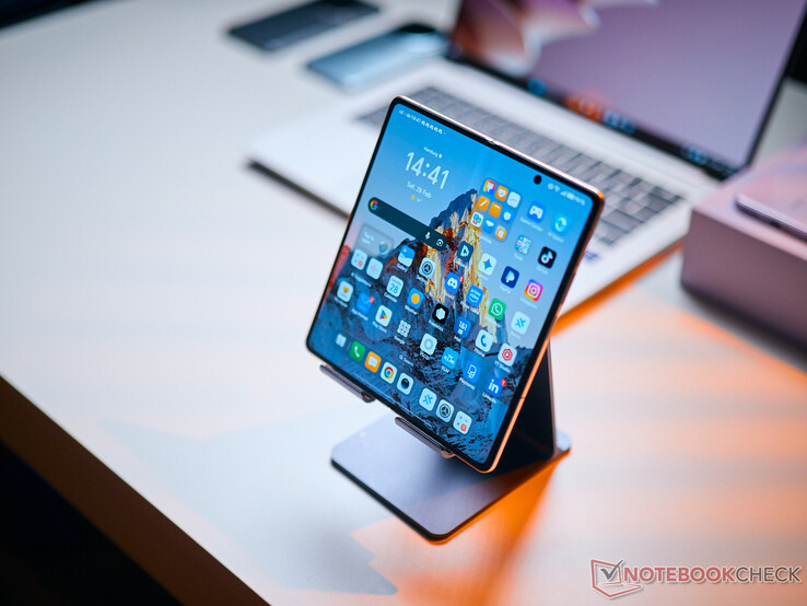 Honor Magic V6 120 Hz AMOLED ekrana sahiptir