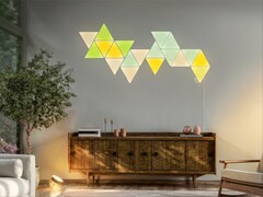 Philips Hue Duvar Işık Modülü, gösterildiği gibi uyumlu Nanoleaf panellerine bağlanacaktır.