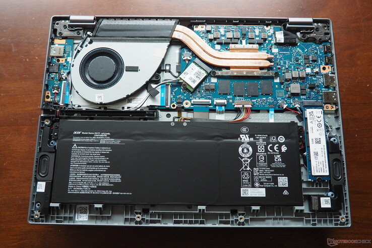 Karşılaştırma için 2025 Acer Aspire Spin 14 AI