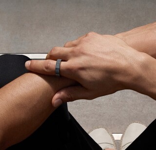 Even R1 halkası gözlük için bir uzaktan kumanda görevi görür.