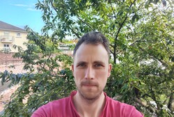 Honor Magic Pad3'ün 9 MP ön kamerası ile selfie