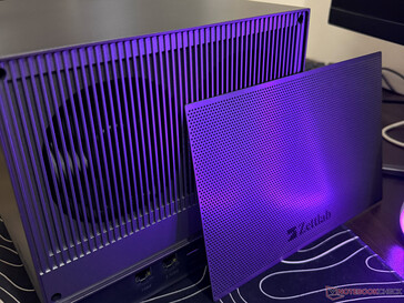 NAS'ın arkası için birlikte verilen toz geçirmez kapak