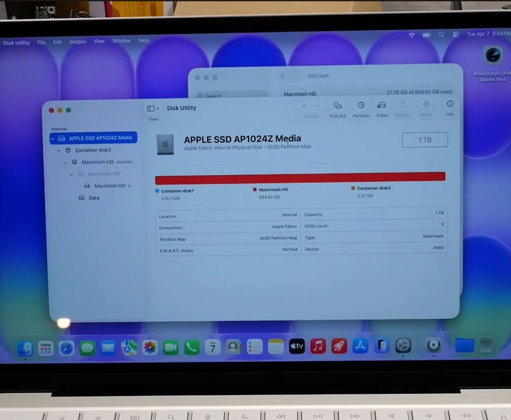 MacBook Neo Disk Yardımcı Programı 1 TB depolama alanına sahip Apple SSD AP1024Z'yi gösteriyor