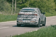 İlk taslakların ardından yeni Audi A2 e-tron, İsveç'in kuzeyinde buz ve kar üzerinde ve rüzgar tünelinde yapılan test sürüşleri sırasında kamuflaj folyosuyla gerçek hayatta göründü.